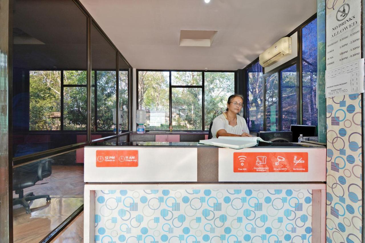 Oyo Midway Park Resort Atgaon Экстерьер фото